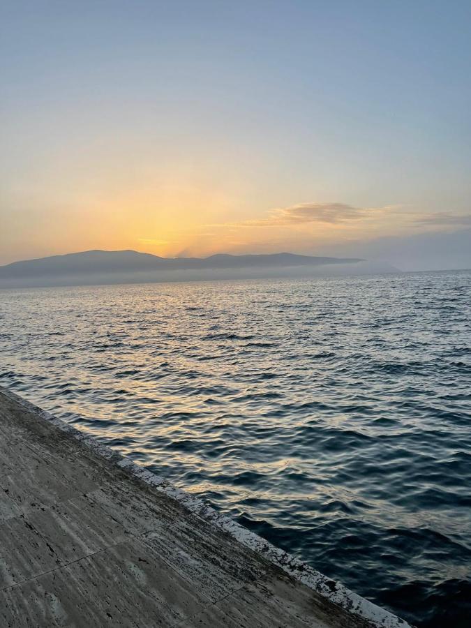 Sunset House Aurora&Ersi Apartment โอริคูม ภายนอก รูปภาพ